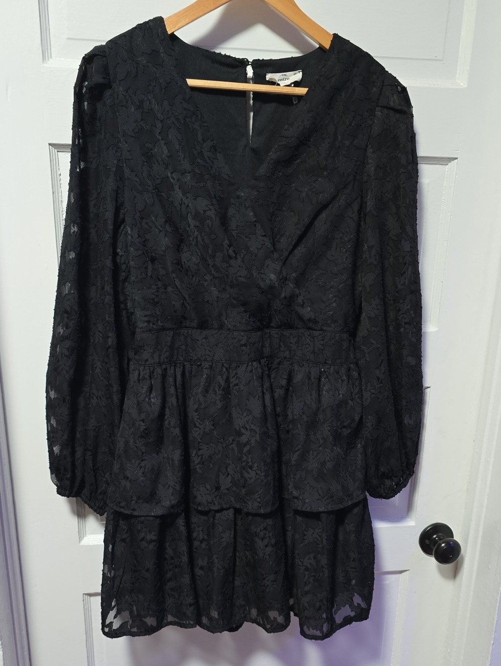 entro Black Floral Lace Long-Sleeve Tiered Dress